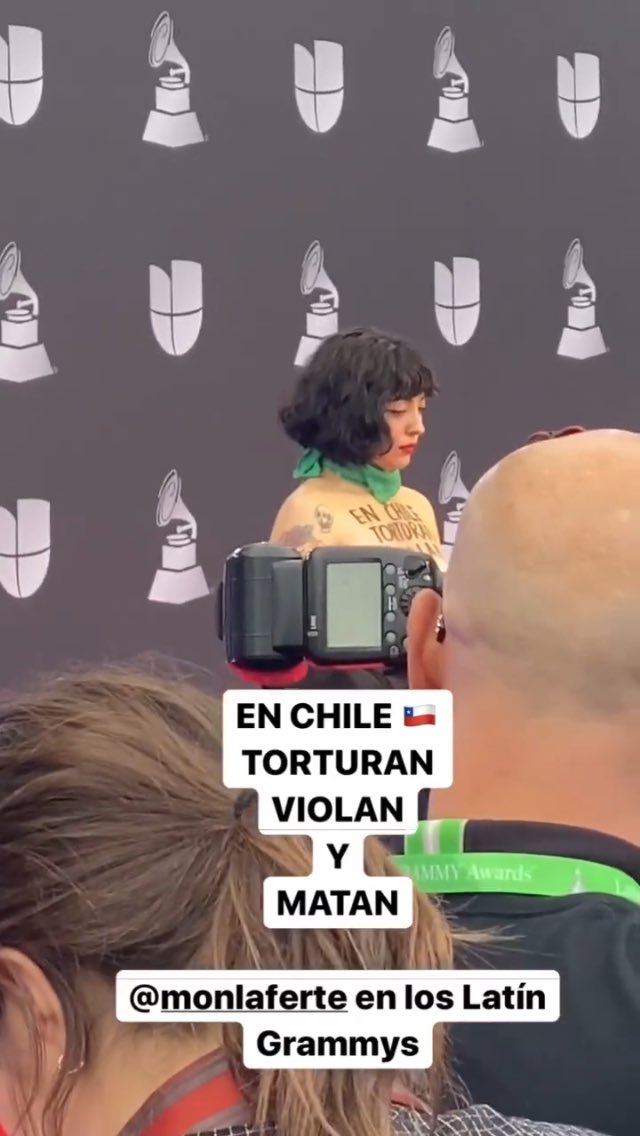 ferfatale's tweet photo. GENTE ASÍ MON LAFERTE POSÓ EN LA ALFOMBRA ROJA DE LOS GRAMMYS https://t.co/ubeyYrwrvG