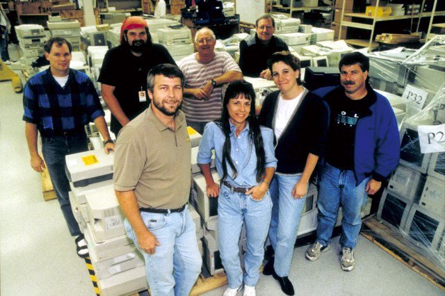 #FlashbackFriday to the 1997 PC Recycling team. ♻️ Today, Microsoft has been responsible for more than 81 million kg of recycled e-waste! #AmericaRecyclesDay