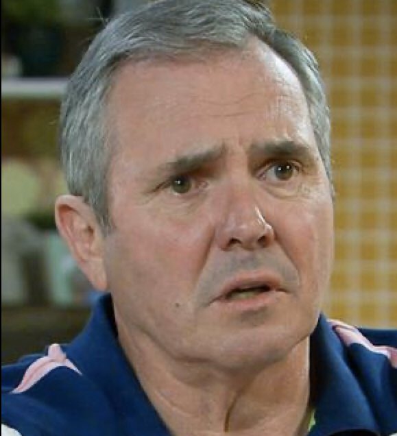 Neighchat's tweet image. Anybody else noticed that Dr. Karl hasn't had a meaty storyline since....I can't remember! He's been used for a lot of comedy relief, but he is long over due for a juicy story centred around him. (Not another affair). @RamsaySpeak #Neighbours