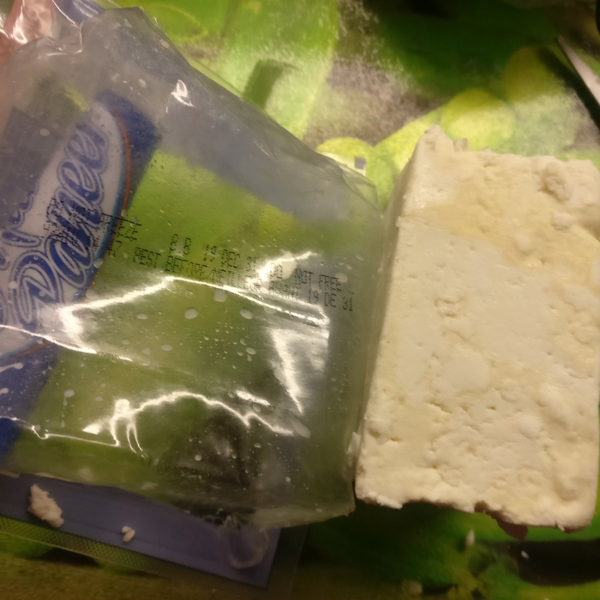 KshamaVora's tweet photo. @BrarsRestaurant I recently bought Brar Paneer with expiry date on 31st December 2019. However I opened it today and it looks and smells spoilt and had turned yellow in places! This is a health hazard!!!! Please provide contact details for registering a complaint. Thanks https://t.co/XtSyWu3aY1