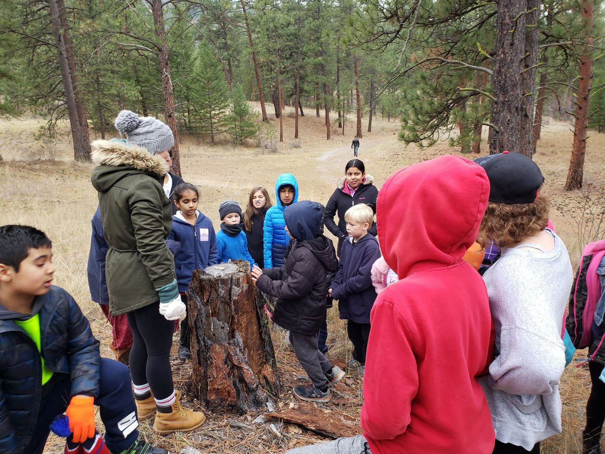 My grade 6 class paired up with Mr.Cheniers grade 2 class to experience a day of learning on the land. The kiddos got to create art masterpieces using only natural materials, went on a scavenger hunt, and got to make bannock over the fire! #outdooreducation #OES #PBL