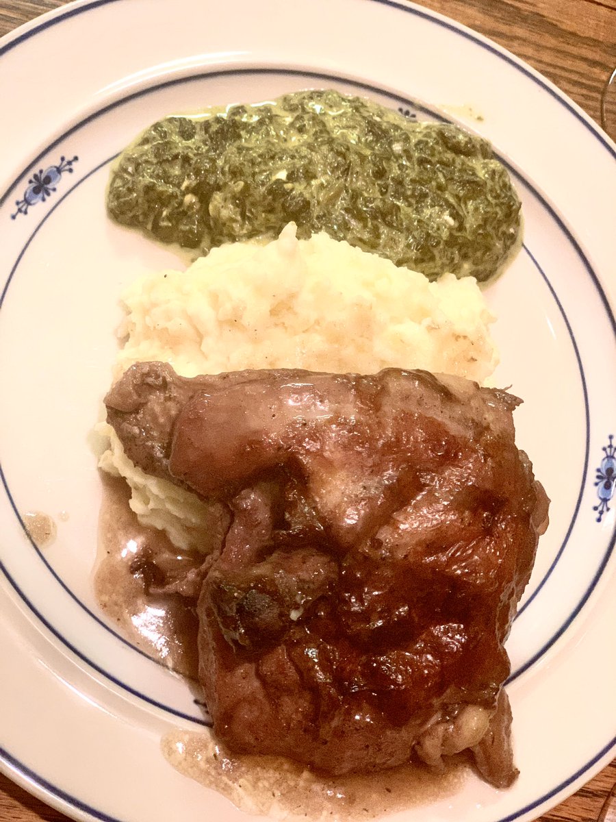 GarlicSmashing's tweet image. #coqauvin tonight with mashed potatoes and creamed spinach. And dang was It good.