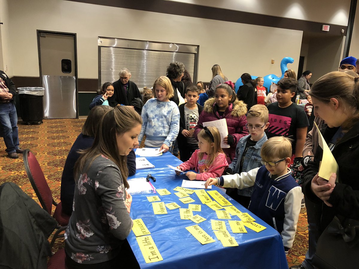 lmo2117's tweet photo. Literacy Night was great! @APBeutelElem #BISDfamily #BISDPRIDE https://t.co/AYsBBQcpHN