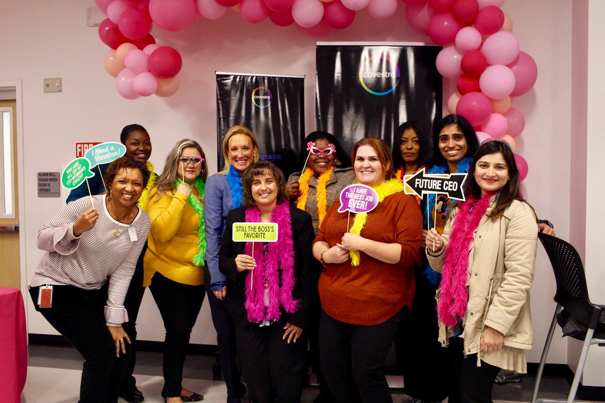 CovestroBaytown's tweet photo. Our #colorful employees and U.S. leadership had the opportunity to learn about and engage with the various employee resource groups we have onsite at this year's ERG Fair hosted by our #Diversity &amp; #Inclusion Council. #CovestroFamily https://t.co/KW7ziKftR4