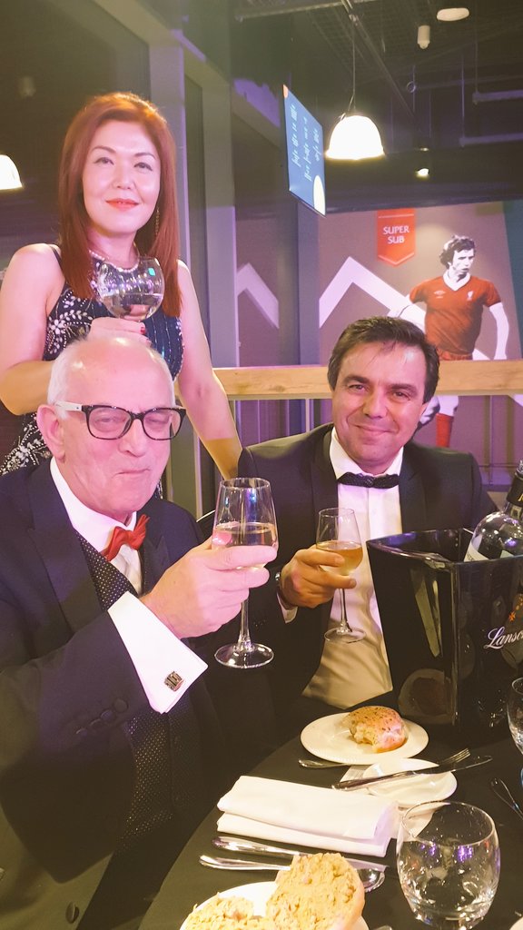 Rina_Sowler's tweet photo. Great to have met my #TwitterTwin Zoe @LpoolChamber πβ€π
#LivChamberAwards let the party commence #table39 π
@TithebarnExpor1 #openspeech #170yearsChamber2020 @LpoolChamberPC πππ https://t.co/RxzIc54Hl7