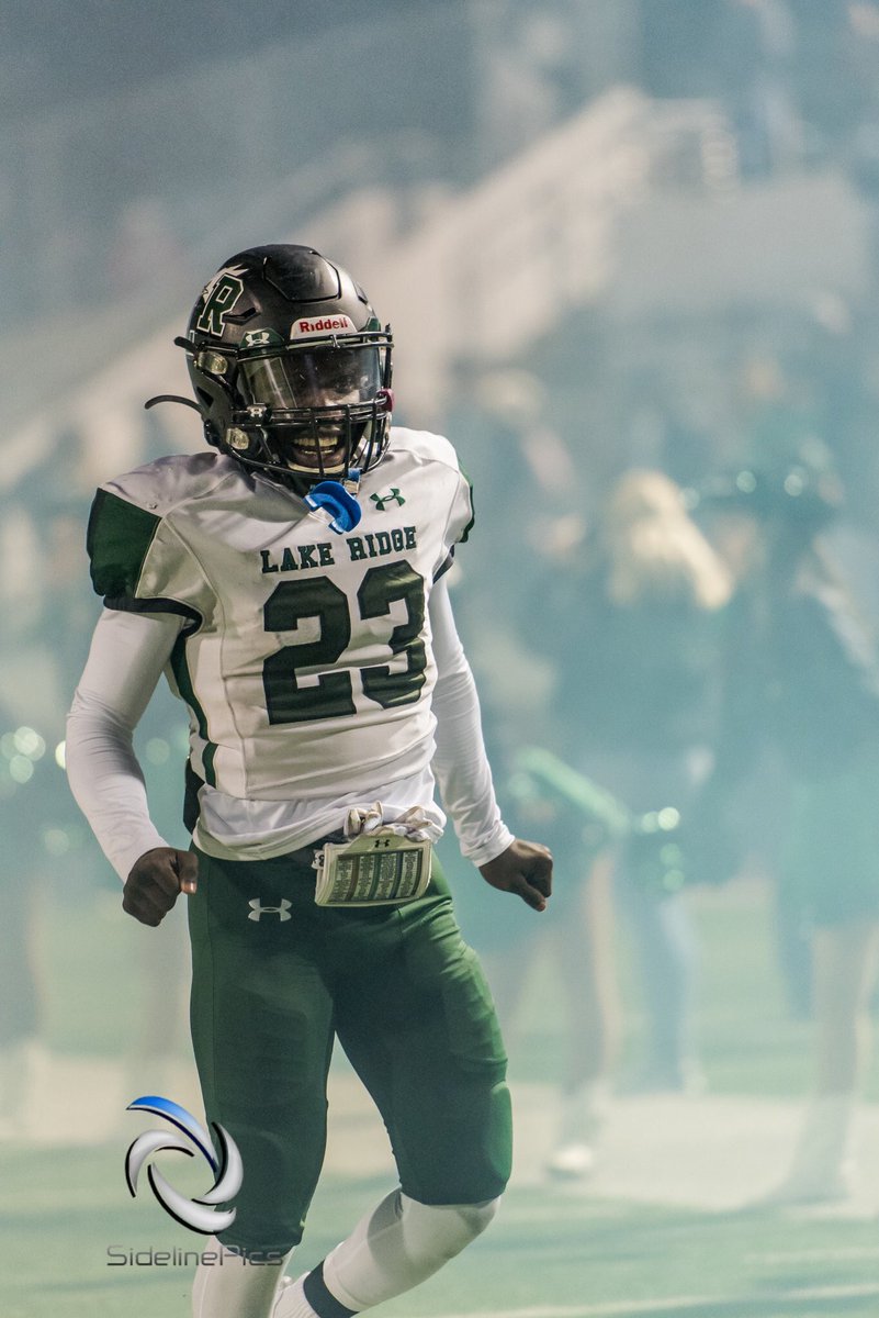 TurboDerrough's tweet photo. Senior Season #23island🌴 https://t.co/bkUmMt8AiD https://t.co/r9b9pdcdjn