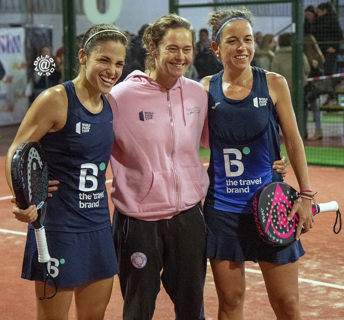 eliamatri's tweet photo. Sonrisas que reflejan que mañana madrugamos para jugar al padel, y lo que nos gusta! 
PDT: Papá y mamá , mañana no tendréis que mirar numeritos 🤪
A las 9 horas por streaming💻📺 https://t.co/OM3xq4Uzz7
