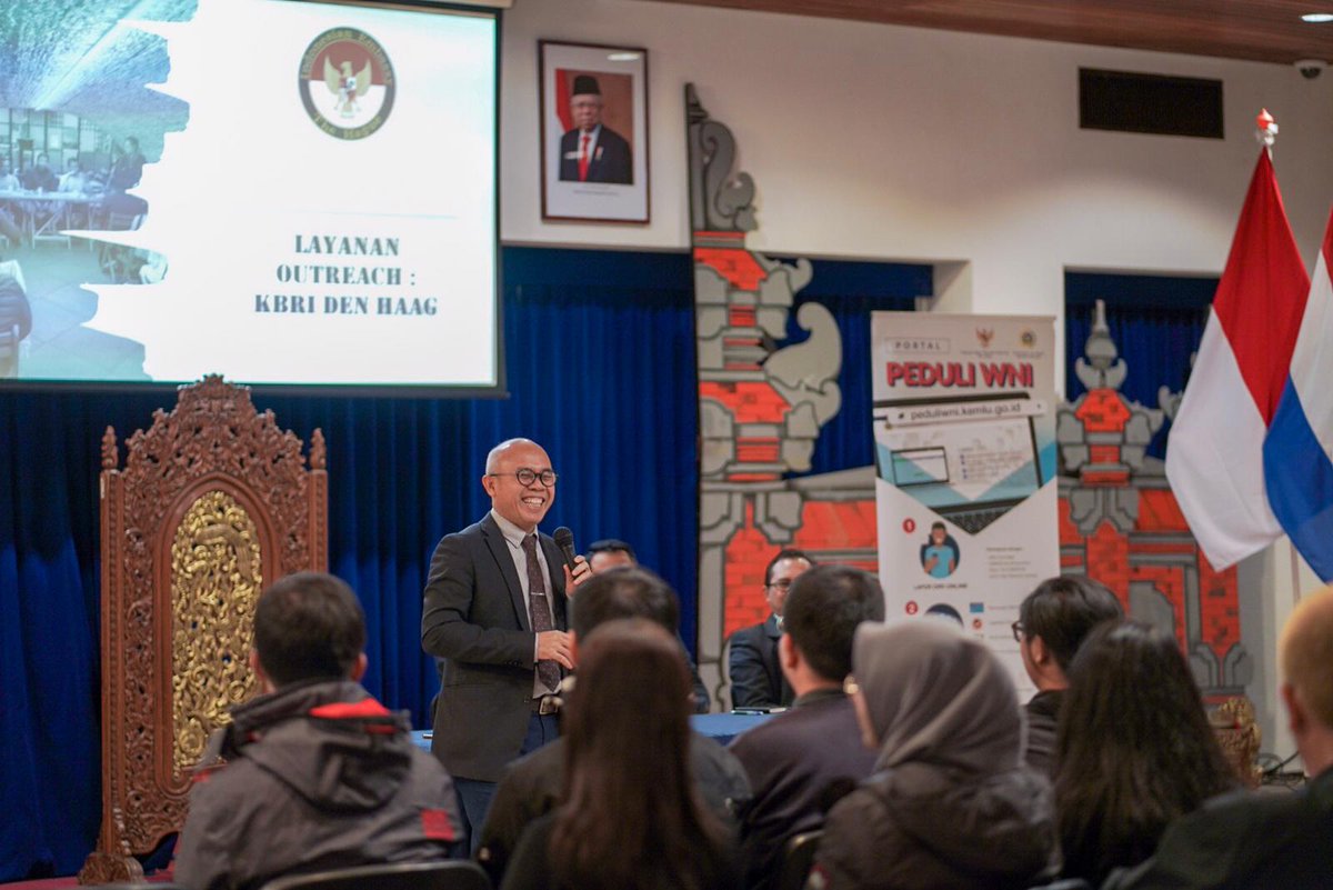 KBRI Den Haag  bekerja sama dengan <a href="/PPI_DenHaag/">PPI Den Haag</a> menyelenggarakan kegiatan Layanan Outreach Republik Indonesia (LORI) kepada mahasiswa baru Indonesia di Den Haag. Acara dilaksanakan di Aula Nusantara, KBRI Den Haag (14/11/2019).  
#NegaraMelindungi #PpiDenhaag #KbriMelayani