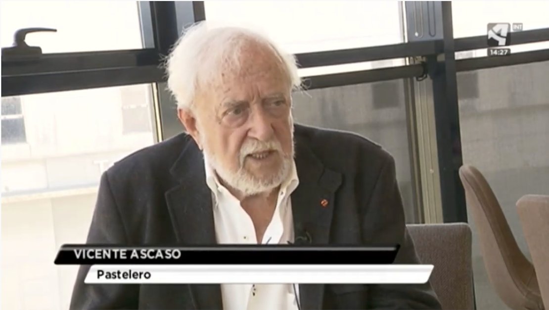 pasteleriascaso's tweet photo. Por si os perdisteis la entrevista que le hicieron a Vicente Ascaso en informativos de @aragontv, aquí teneis la pieza completa, en la que además se desvela una de las novedades de #Navidad! 
https://t.co/3FoXXhkUTJ
#Ascaso #ingredientesnaturales #pequeñoscaprichos https://t.co/UpoLFVA6QQ