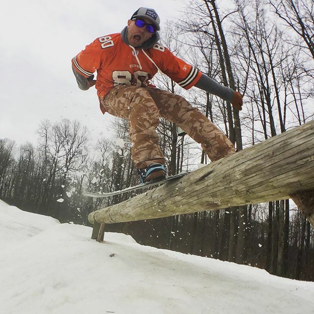 send it Thursday .
rider: @kenmizicko 
photo: @orrwhat81 
location: @snowtrails 
#stuckinohio #ohioisawesome #getblunted #GoBrowns 
@burtonmidwest <a href="/midwestshades/">Midwest Shades</a> @dc_snowboarding <a href="/hitcase/">HITCASE</a> @juice_landry
#FilmersWhoShred ift.tt/32R1BMR