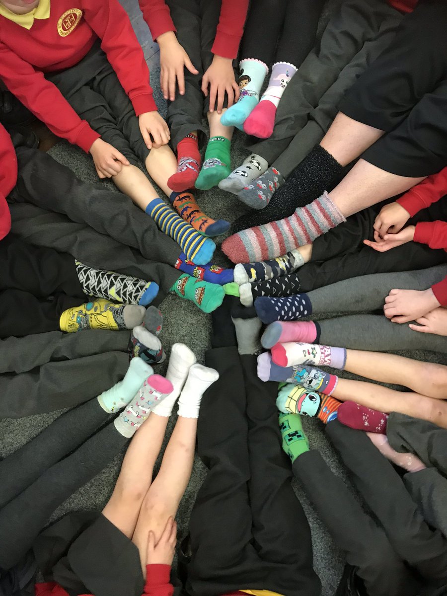 stdavidsrc2017's tweet image. Anti-bullying week in Dosbarth Un #AntiBullyingWeek #workingtogether #oktobedifferent 🌎🌈