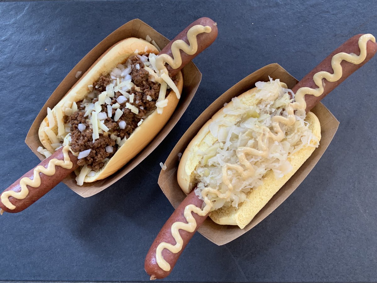 EPassyunkAve's tweet image. Hot diggity dog! Tonight from 5-8pm @primalsupplyphl teams up Chef Damon Menapace of @LeVirtuPhila for a night of hot dogs, plus beer from @StickmanBrews at the #EastPassyunk location. Head to1538 East Passyunk Ave and eat in or take out while supplies last.
