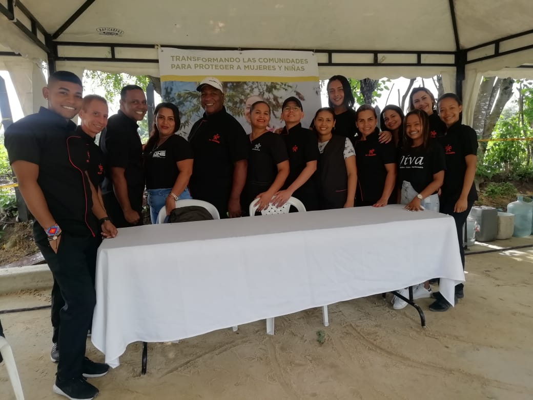 COMPETITIVIDADS's tweet photo. Hoy estuvimos en la Salutón para mujeres en Ciudad Camelot, prestamos el servicio de belleza, realizamos blower a todas las asistentes. Lo hicimos gracias a los estudiantes que realizan el curso de Belleza en nuestra sede y que beneficia 30 personas de la comunidad LGBTI. 👏👏👏 https://t.co/76qn4tmXeI