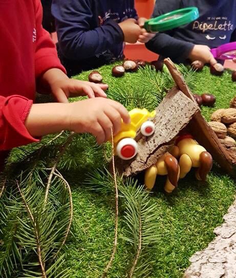 ChBo69's tweet photo. [#unpetittourencreche  ]  ça se passe comme ça... dans les #crèches #EAJE #microcreche @Babilou_fr #petiteenfance faire vivre des expériences aux #enfants #familles de notre #missioneducative #eveil #sensoriel #projeteducatif #Babilou #grandirensemble #elsa #teambabilou https://t.co/dOAOpDunrq