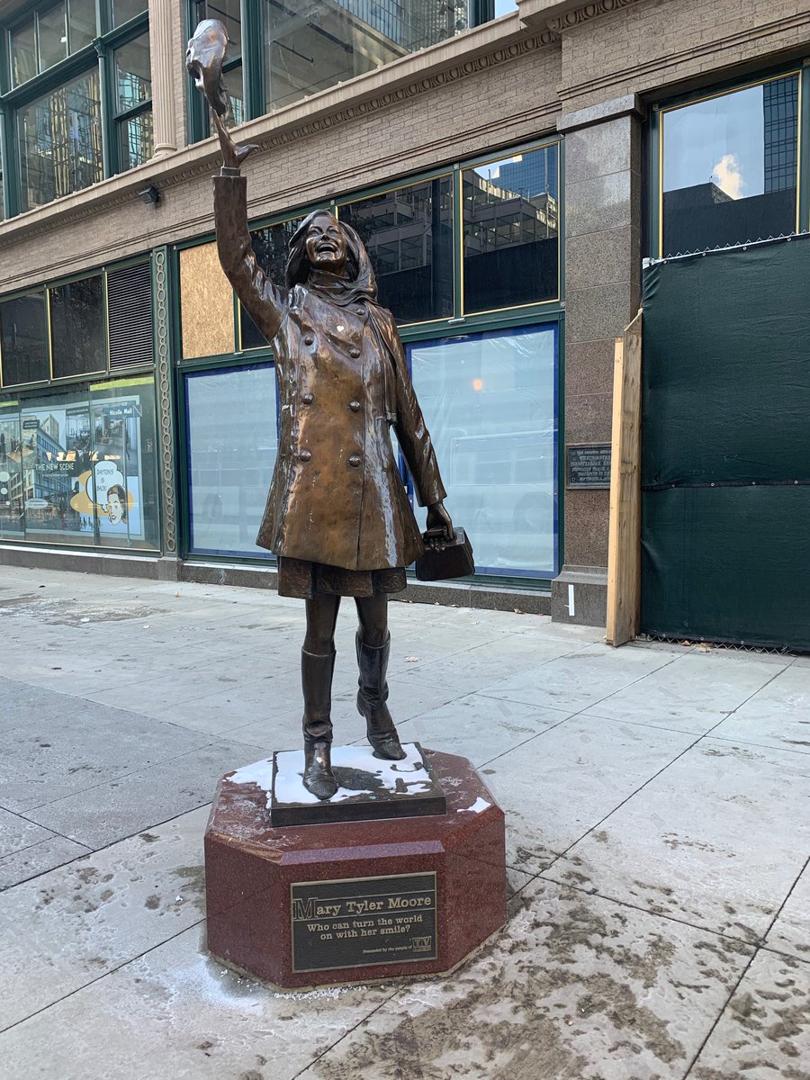 cc_reardon's tweet photo. Even Mary Tyler Moore thinks it’s cold in Minneapolis today. #Eval2019 https://t.co/Ltw8LjChRk