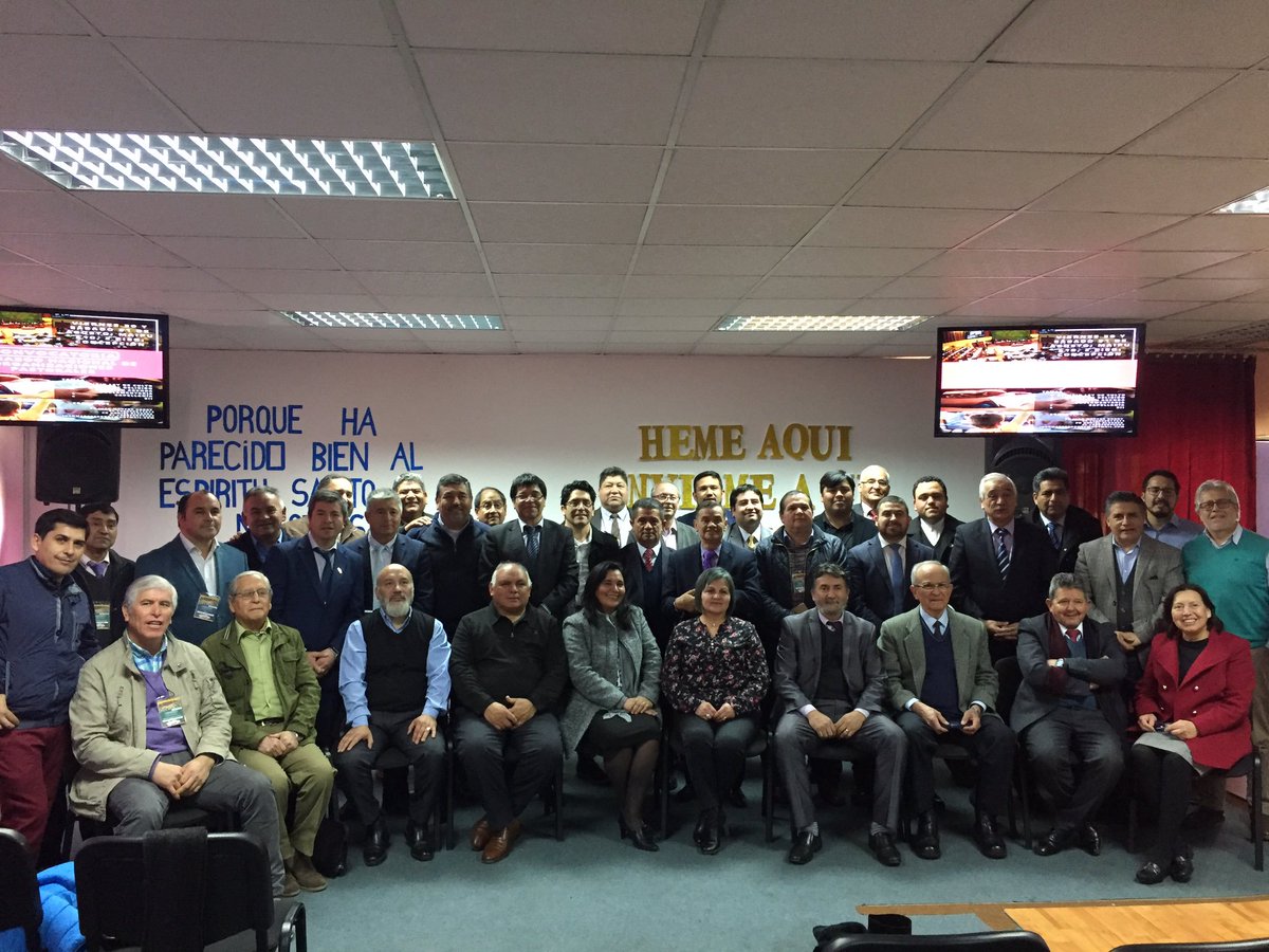 Junto a Lideres y Presidentes de Organizaciones Pastorales Evangélicas de todo el País.
En tiempos de crisis la Iglesia ha sido fundamental para retomar el dialogo, forjar la paz y apoyar la Institucionalidad de nuestra Nación.