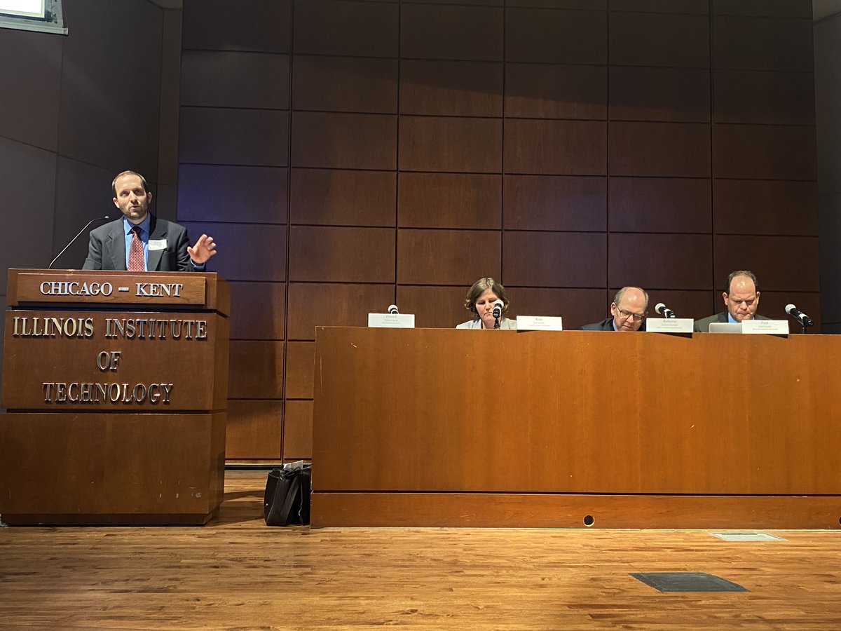 Professor @GalvinDanielJ of <a href="/NorthwesternU/">Northwestern</a> comments on the alt labor movement papers from the final panel of the day.