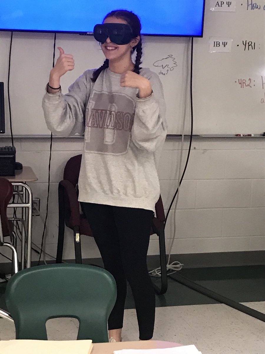 MsDankuCRHS's tweet image. Laney is rock in’ the perception goggles in AP Psychology!