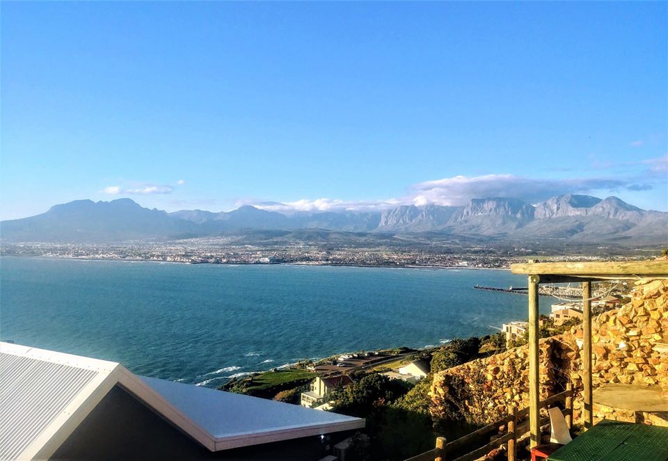 정말 오랫만에 이곳에 들어왔다. 한때 이 트윗을 많이 사용했고 귀하게 하나님의 일에 썼던 기억과 흔적들. 먼 아프리카에서 지난 시간의 소중한 기억들을 꺼내본다.