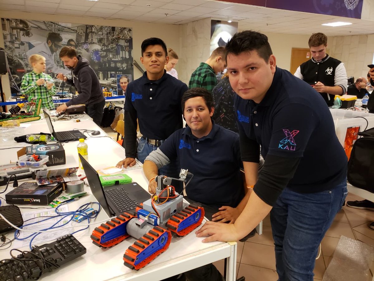 TecNM_MX's tweet image. #OrgulloTecNM
Alejandro Pescador, Abel Ávalos y Francisco Pérez, integrantes del equipo de robótica X-KAU del #TecNM campus Nuevo León, obtuvieron el 5to. lugar en el Concurso Internacional de Robótica, en Moscú Rusia, contra 51 equipos de diversas partes del mundo.