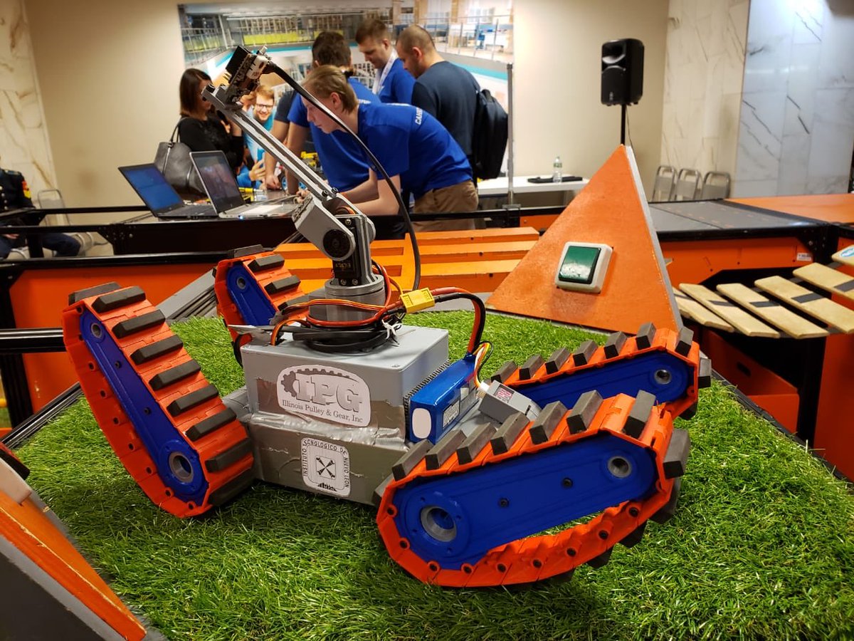 TecNM_MX's tweet image. #OrgulloTecNM
Alejandro Pescador, Abel Ávalos y Francisco Pérez, integrantes del equipo de robótica X-KAU del #TecNM campus Nuevo León, obtuvieron el 5to. lugar en el Concurso Internacional de Robótica, en Moscú Rusia, contra 51 equipos de diversas partes del mundo.