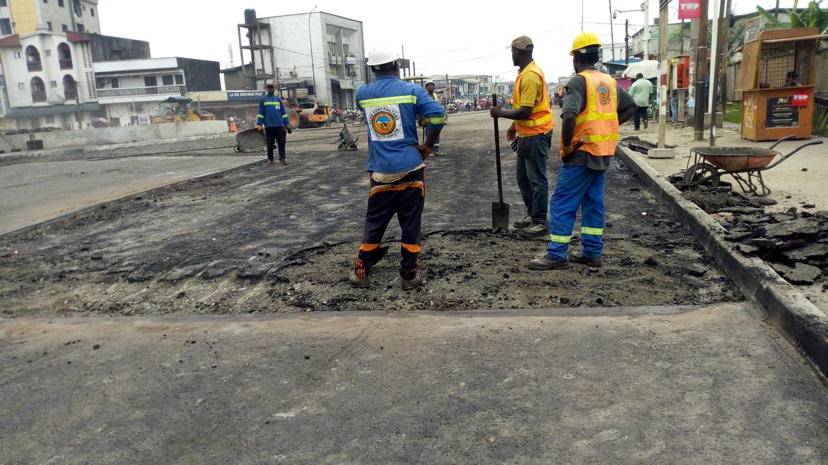 FenkChevalier's tweet photo. Le travail que @CityOfDouala est entrain de faire à Terminus Saint-Michel, sérieux si cette fois-ci ça survie pas à 2saisons de pluies, il faudra faire appel aux #Shinobi de #Batcho qu'ils envoient l'#Anbu vérifier si #Oroshimaru n'a pas enterré quelque chose là bas. #TT237. https://t.co/1RbP4nLXFZ