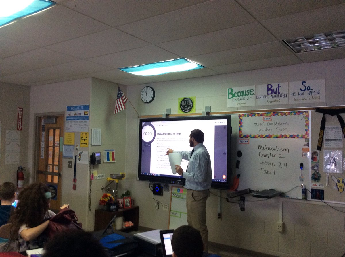 MelissaHutto2's tweet photo. .@AnsonEa23 .@CherylDobbertin .@spartanboss 
Student observer from SUNY Brockport teaching a lesson.
#studentobserver #futureteacher #SUNYBrockport #science7 https://t.co/rA6ZKqrTT9