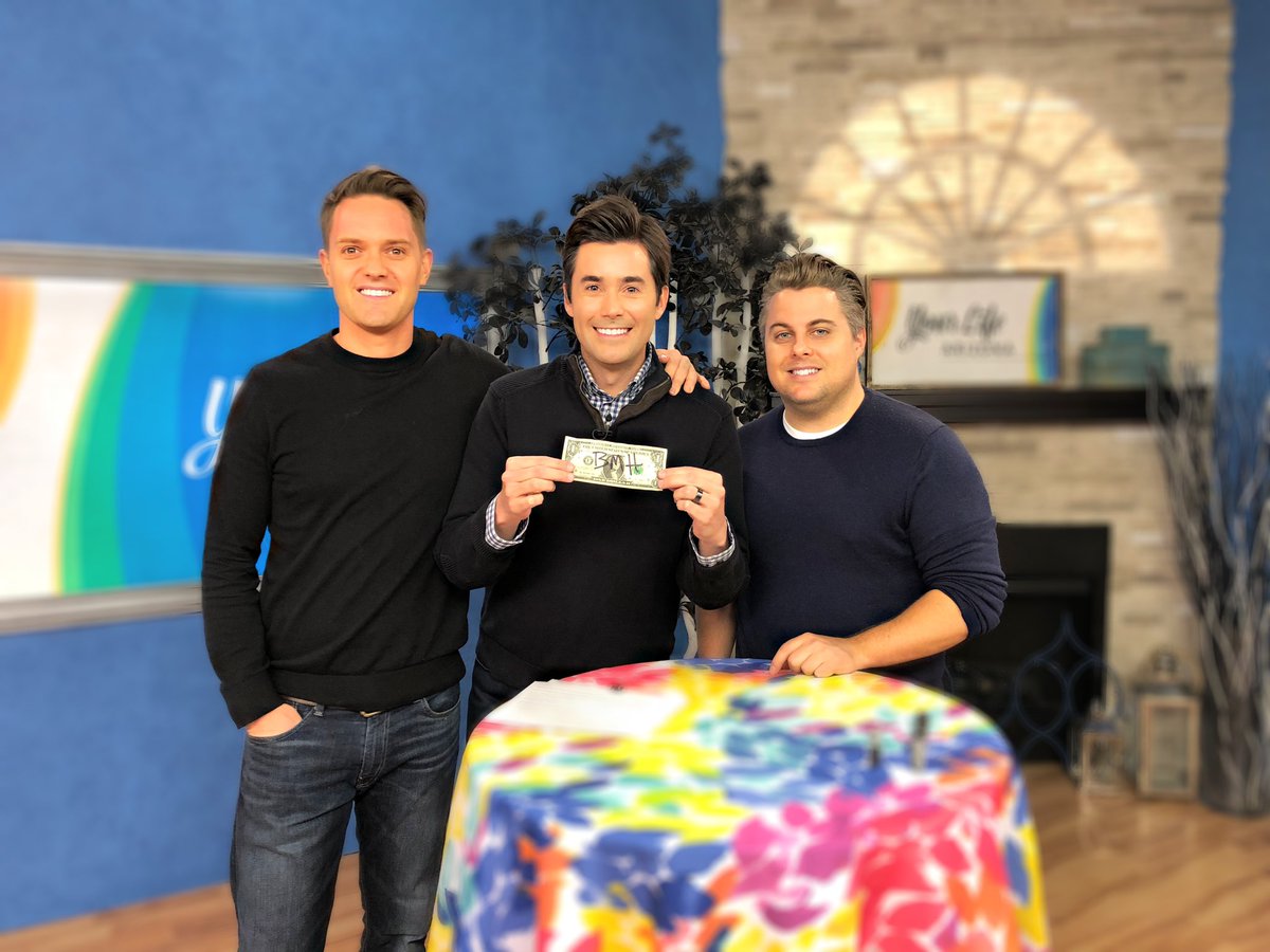 How did my dollar end up in a lime?! We will never know! Catch <a href="/YoungandStrange/">Young & Strange</a> <a href="/RichardMagician/">Richard Young</a> on <a href="/YourLifeArizona/">Your Life Arizona</a> Nov. 15 at 10AM and then at <a href="/OrpheumPhx/">Orpheum Theatre - Phoenix</a> for <a href="/ChampionsMagic/">Champions Of Magic</a>! 🤔