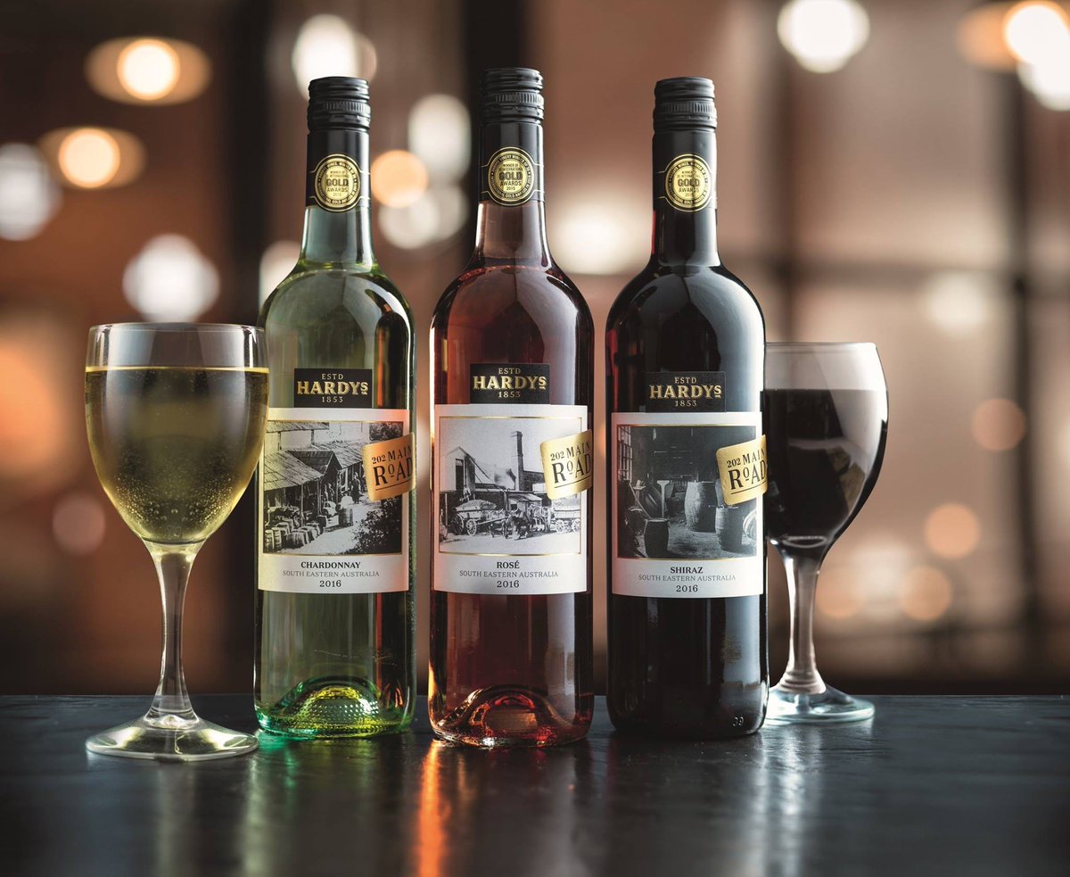 OldeCustomHouse's tweet photo. Come and join us before last orders...It must be Wine O'clock by now...@OldeCustomHouse #wineoclock #wine #redwine #whitewine #rosewine 
Buy 2 large glasses of wine and get the rest free! https://t.co/PkZEc4MSKP