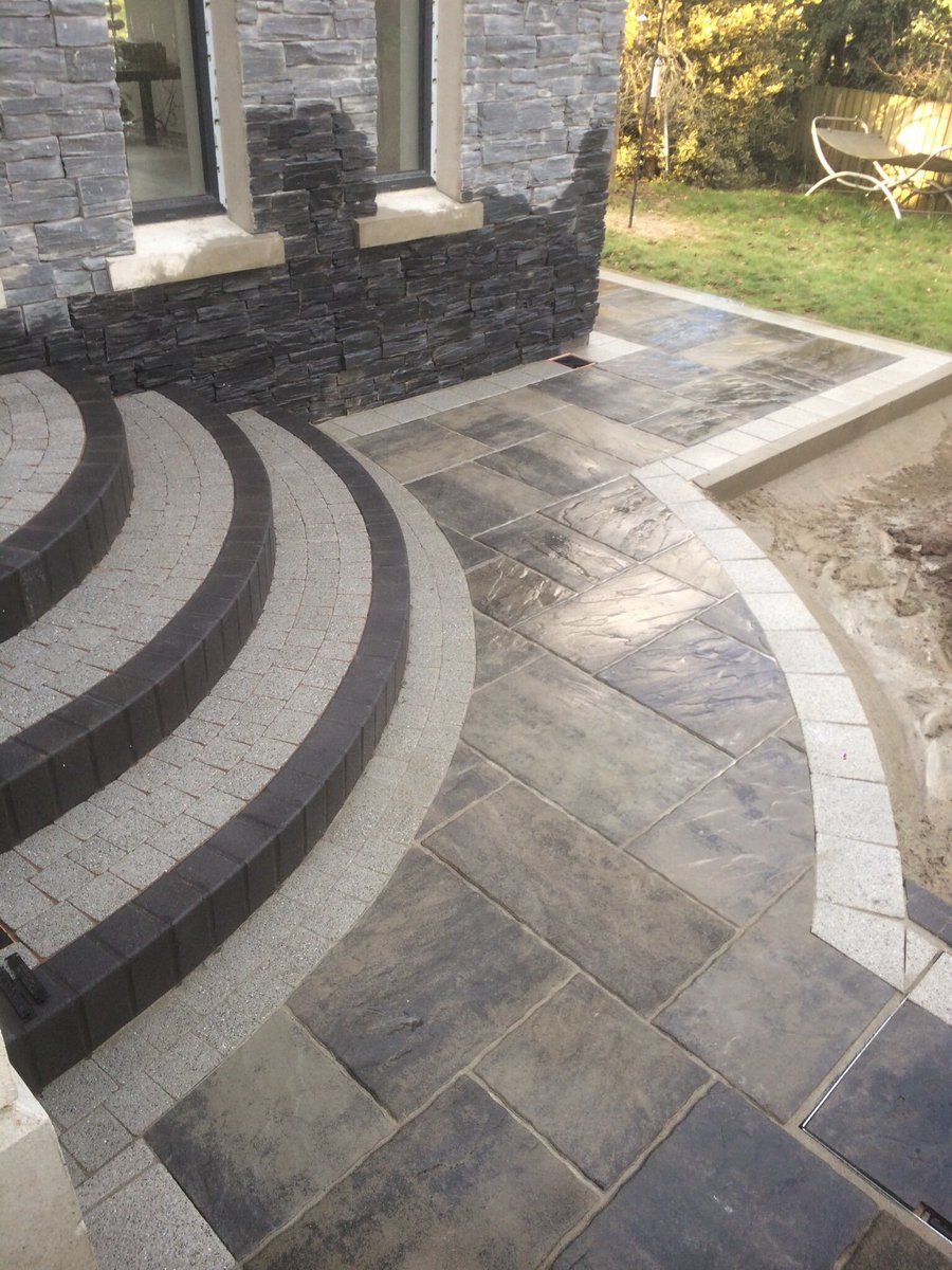 pjc5929's tweet photo. Amazing attention to detail on these steps. Steven McNeillys imaginative use of different products combine to provide the ‘wow’ factor! Top quality workmanship from Mc Neilly Contracts!
@StevenMcneilly @Tobermore 
#driveways #blockpaving #landscaping #patios #steps https://t.co/kSNppf94Ju