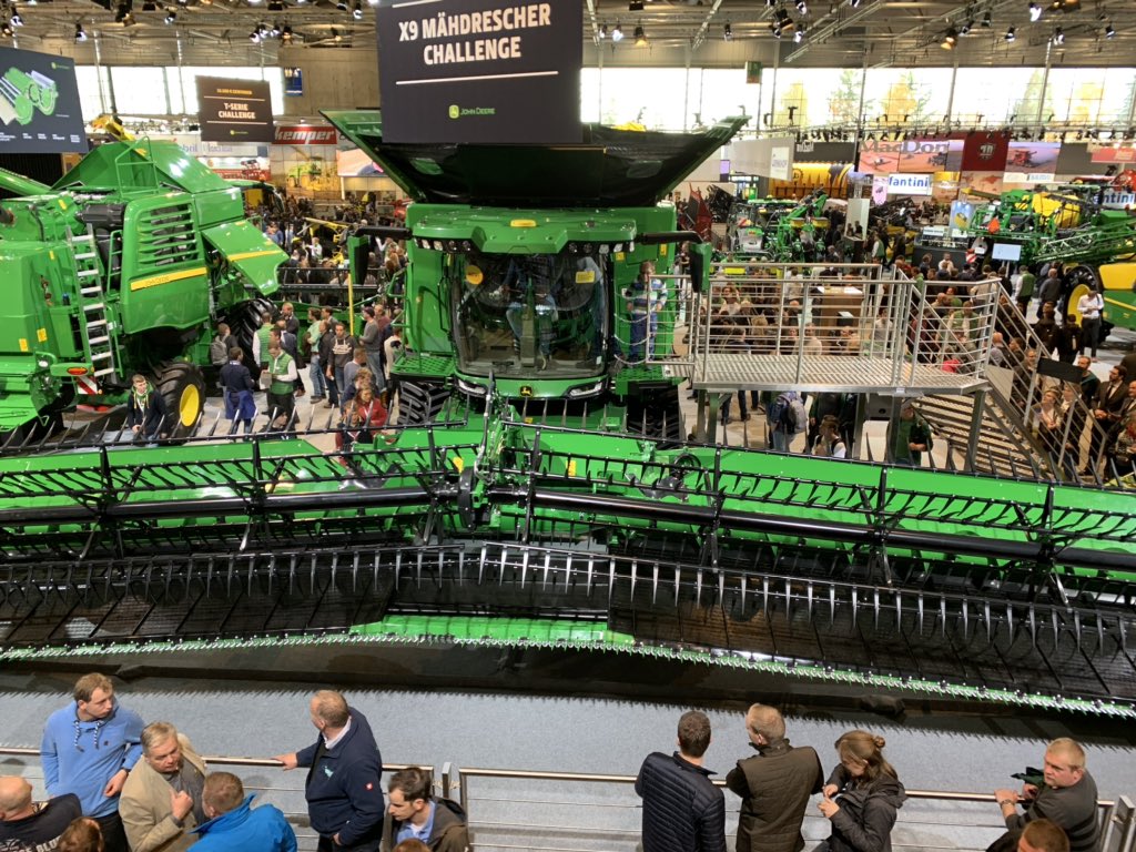djdavidson66's tweet photo. Here’s some pictures of the new twin rotor John Deere combine #Agritechnica2019 #JohnDeere https://t.co/lGNpqRqe2V