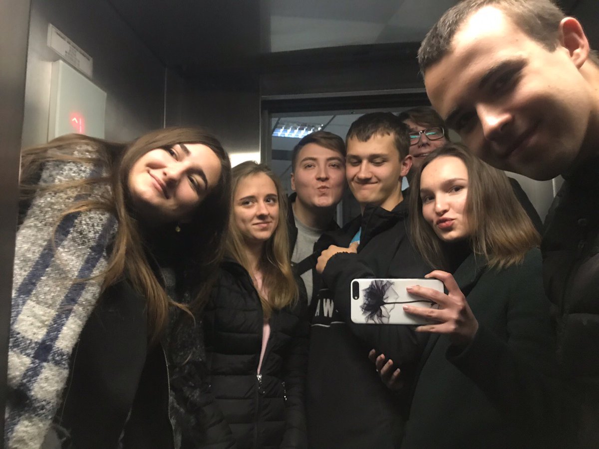 bystrova_98's tweet photo. И с друзьями пусть будет тут на память. Я рада, что в осознанном возрасте мы нашли их и что они так нас приняли. Мне нравится чувствовать себя частью этой компании, где все друг другу рады и никто никого не осуждает. https://t.co/RYyQdGlKcP