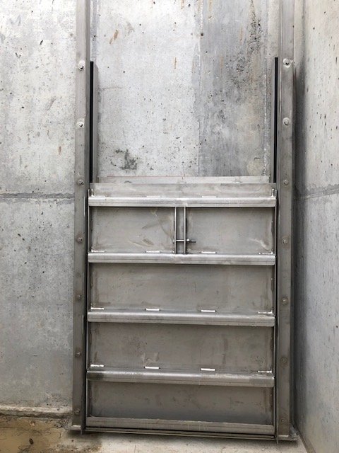 MunicipalValve's tweet image. Golden Harvest 36”x48” Stainless Steel Slide Gate installed by MVE for the Ventana Lakes East Detention Canals/Ponds in Katy, Tx. Engineer: EHRA – Houston, Tx. #slidegate #katytexas #municipalvalve #goldenharvest