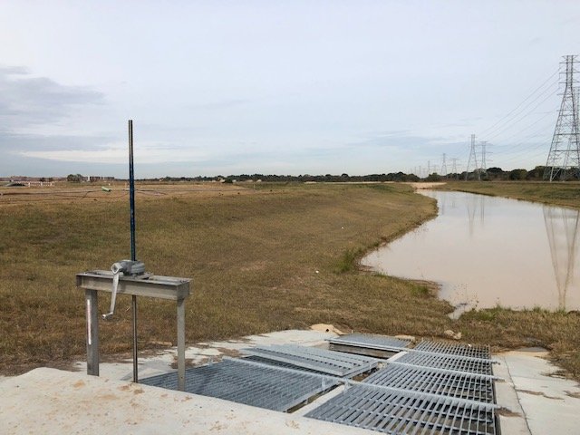 MunicipalValve's tweet image. Golden Harvest 36”x48” Stainless Steel Slide Gate installed by MVE for the Ventana Lakes East Detention Canals/Ponds in Katy, Tx. Engineer: EHRA – Houston, Tx. #slidegate #katytexas #municipalvalve #goldenharvest