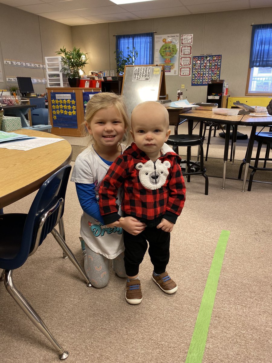 mrs_beinecke's tweet photo. What fun to bring your baby brother in for Letter of the Week Show and Tell!  #broughttoyoubytheletteri #familyconnections #bigsis https://t.co/wq1NaB4HjO