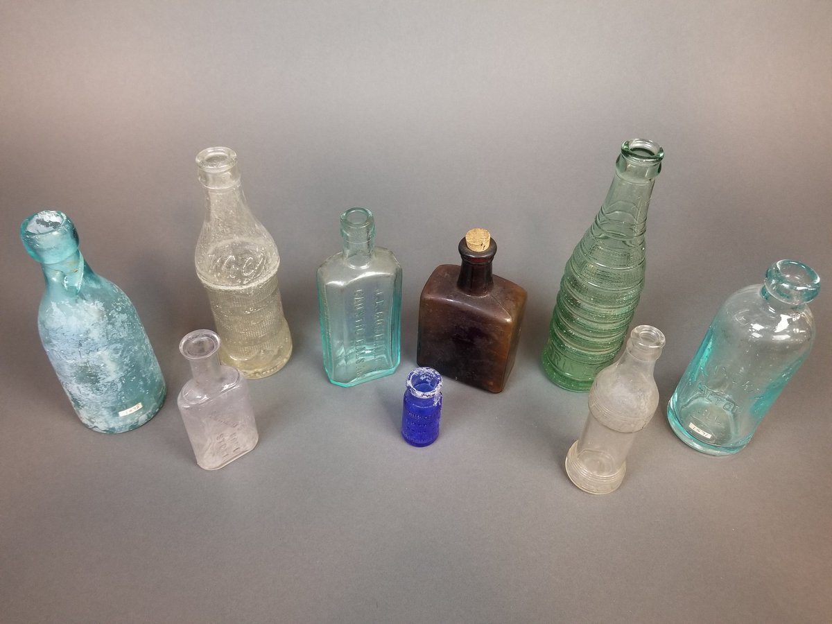 SIUEMuseum's tweet photo. ARTIFACT OF THE WEEK:
Let's take a deep dive into some the local historic bottles in our collection! Because bottles were often reused after they were first made, and manufacturing techniques went in &amp; out of style, we can usually date bottles to a range of years or decades. 1/5 https://t.co/GcClL3Sipu