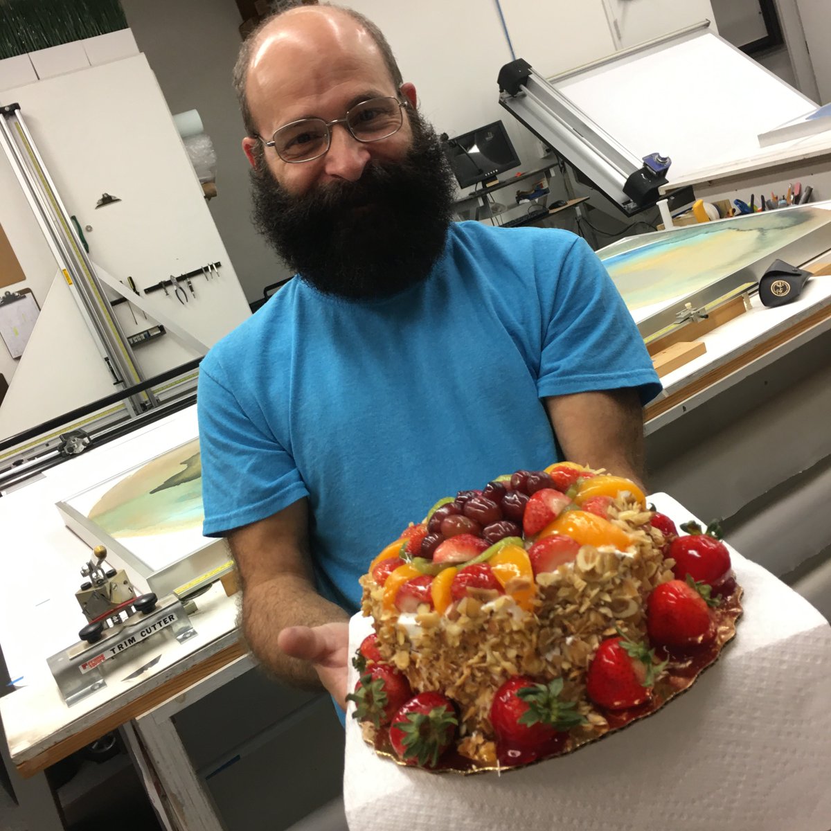 Happy Birthday Mikey 🎉🎂🎁! #Framingpro #ProductionTeam #SGDGallery #bestteam #caketime 
.
.
. 
(Do I see a Lea Fernanda artwork behind him😉? Yes...)