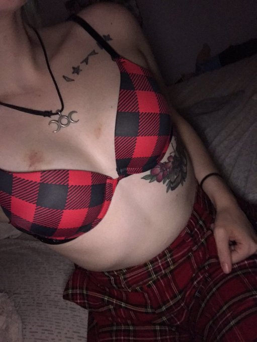 My gf did a number on my titties tho https://t.co/YoeSKpNNJP
