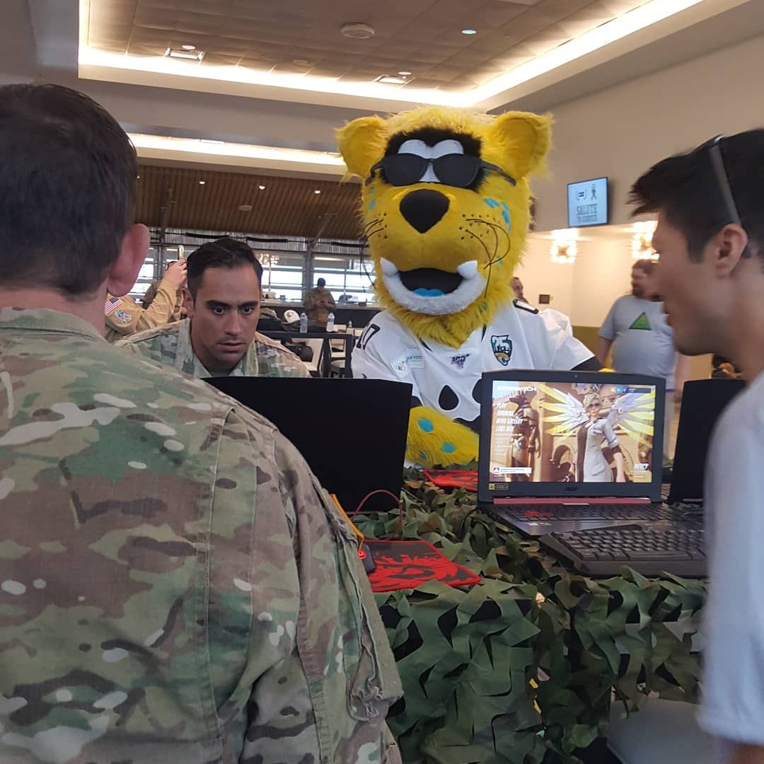 ACEArenaJax's tweet photo. 🇺🇲 Thank you for your service!!
@jaguars @usarmy #SalutetoService #MilitaryAppreciation #ProVsJoes https://t.co/0wSCdNtagS