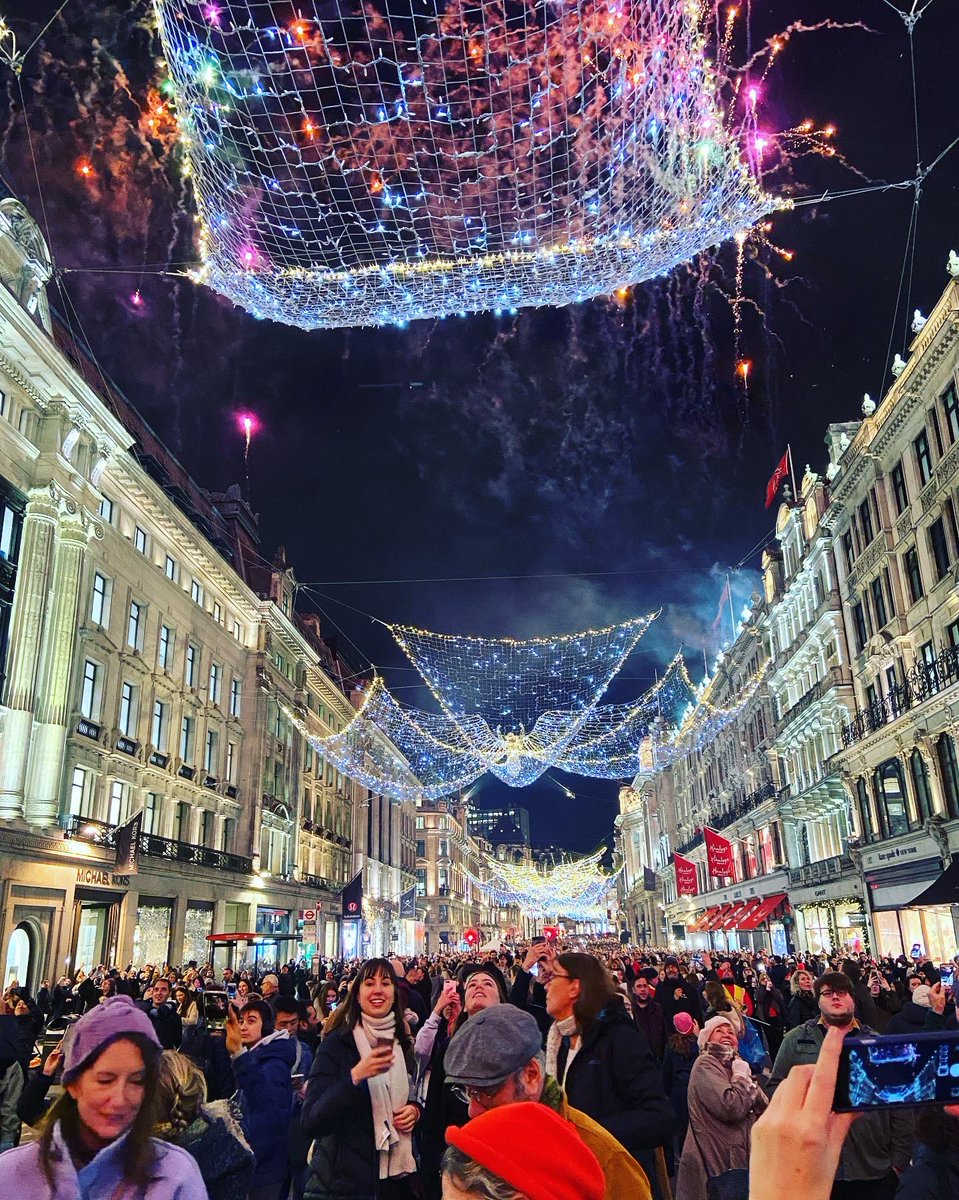 simonnash1980's tweet photo. Great evening working with team @FACLTD covering the Regent Street Christmas Lights Switch On event π
#FirstAid #FirstAidCover #Nurse #NurseCommunity #Paramedic #ParamedicCommunity #RegentStreet #ChristmasLights #SpiritOfChristmas @RegentStreetW1 ππ» https://t.co/nfz3NCXnii