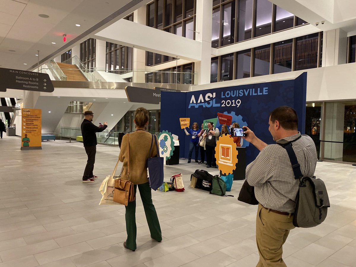 gretacasto's tweet image. @TLJamesA @amandarcole This was obviously the photo op of #AASL19
