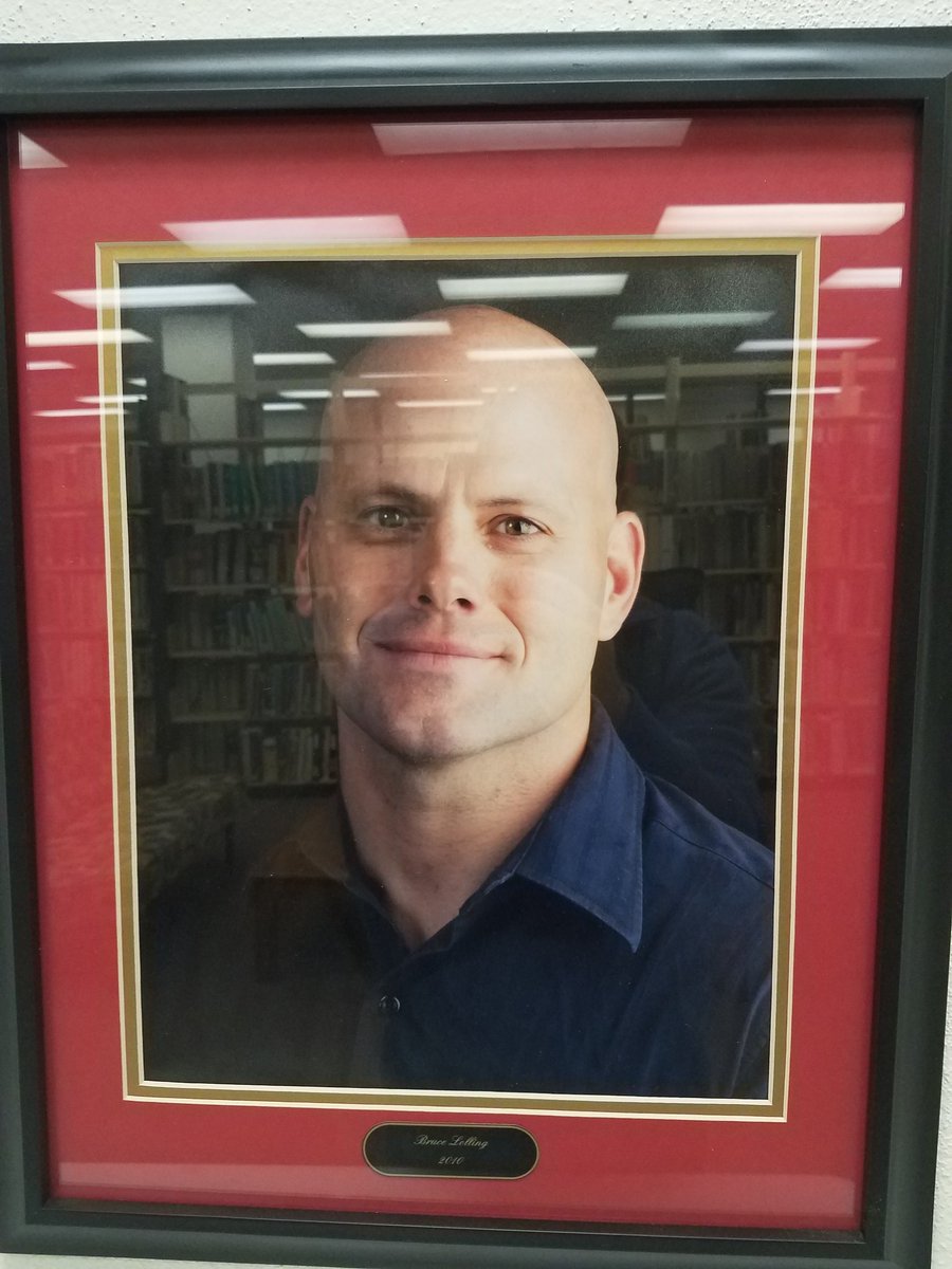 CaseyMMeier's tweet photo. Beautiful day for a visit to @Mac_College with the @AVID4College classes. During the tour we came upon the section of the library dedicated to @BruceLolling. Guide said that Bruce comes out monthly to dust the velvet ropes &amp; put a new bulb in the spotlight. #legend #BruceLee https://t.co/dkXrkkznd9