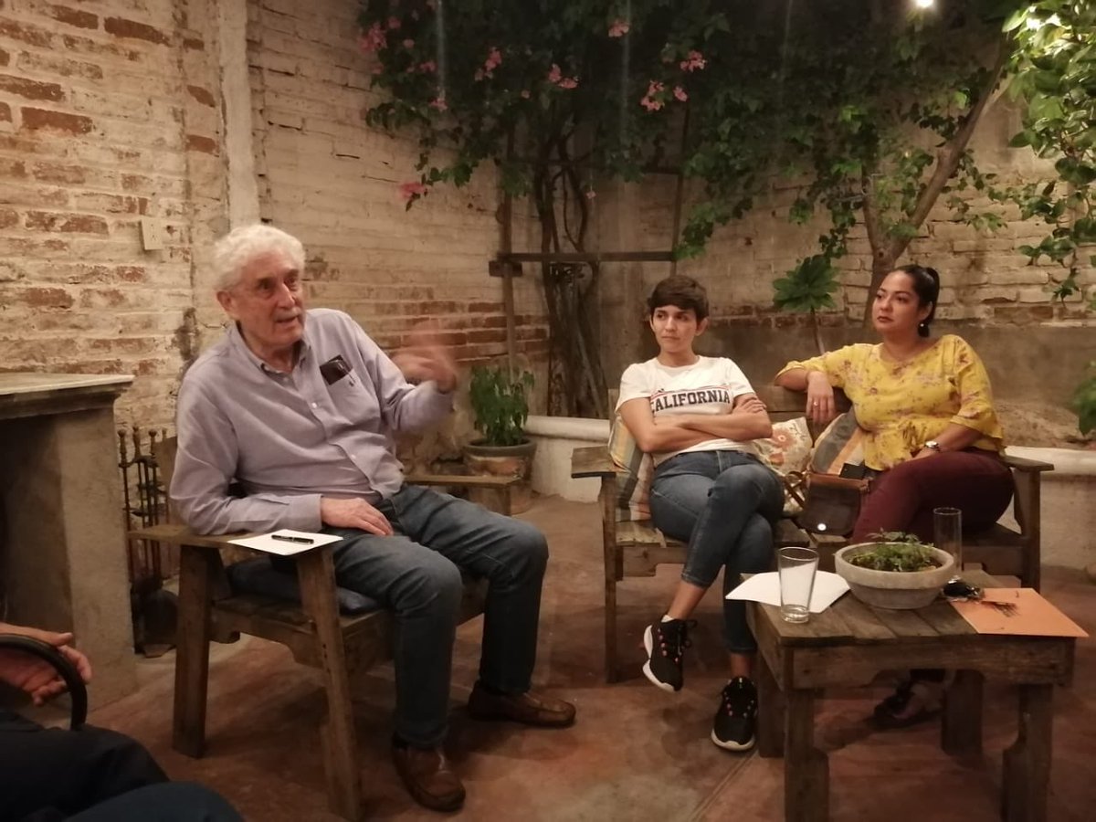 Ayer platicamos durante la visita de @f_democracia en #LaPaz sobre política federal e internacional.