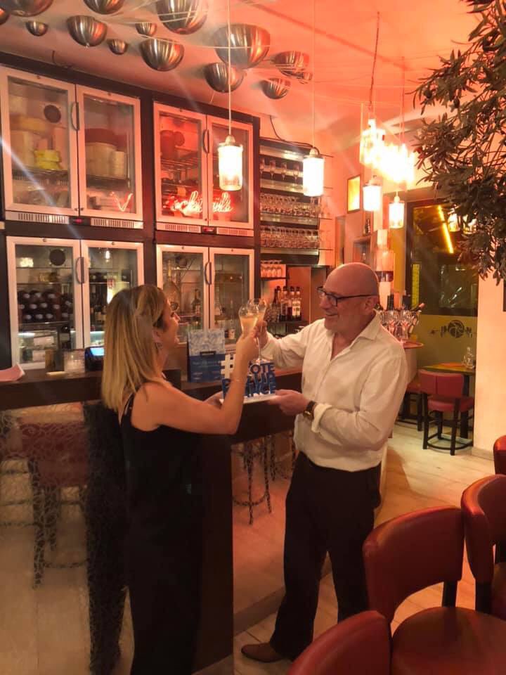 N_Dalmasso's tweet photo. Merci à @terroirdivin #Nice06 pour ces photos #Live ! Le trophée #CotedAzurFrance #RDT2019 a été immédiatement installé dans le restaurant et dignement fêté 🍾 ! @sentimantic @ProCotedazur @VisitCotedazur https://t.co/bo4Y4nrb9C