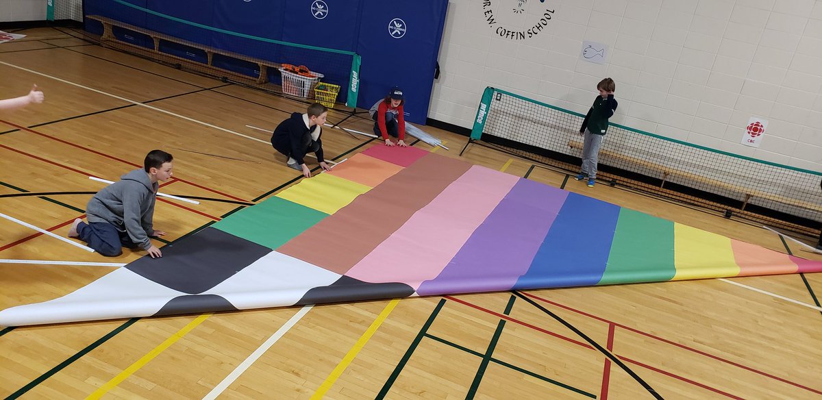 FreshAirFriday's tweet photo. Grade 5/6 students aiming to beat the Guinness Book of World Record for the largest paper fortune teller! @CbeArea1 @yyCBEdu https://t.co/eh5I09k6TZ