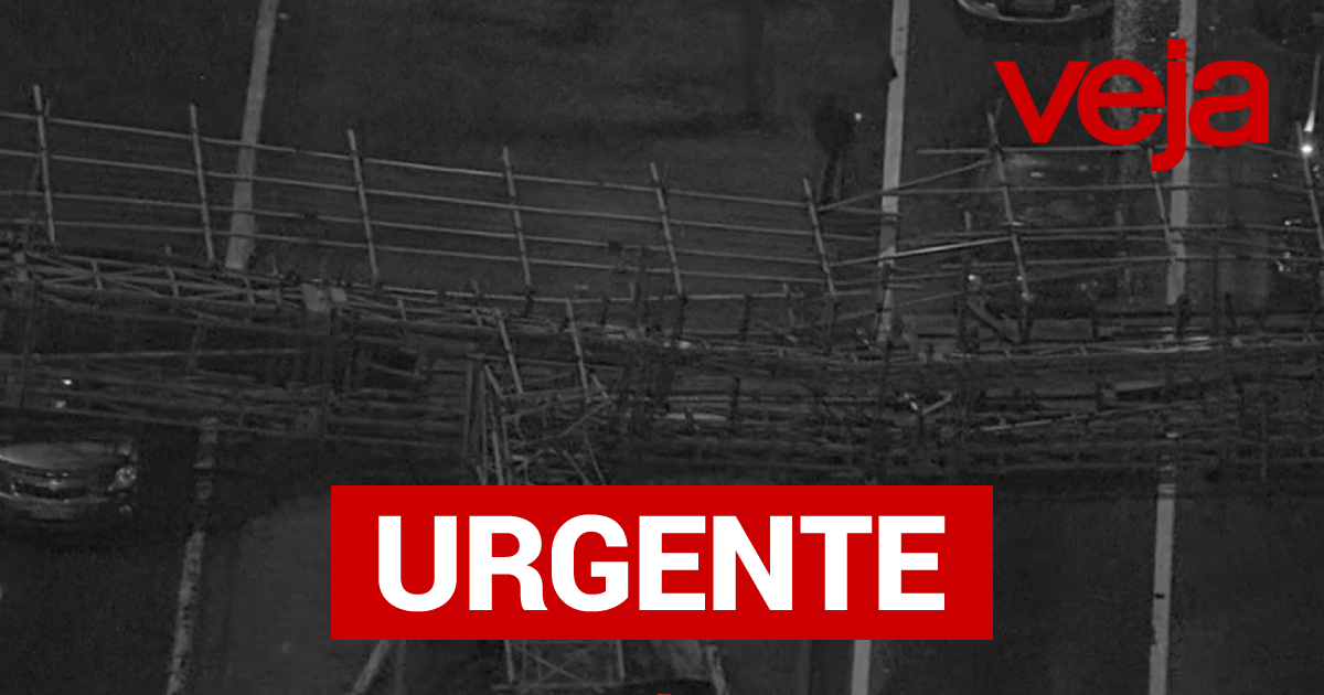 Passarela cai na marginal Tietê e trava trânsito em São Paulohttps://veja.abril.com.br/brasil/passarela-cai-na-marginal-tiete-e-trava-transito-em-sp/ …
