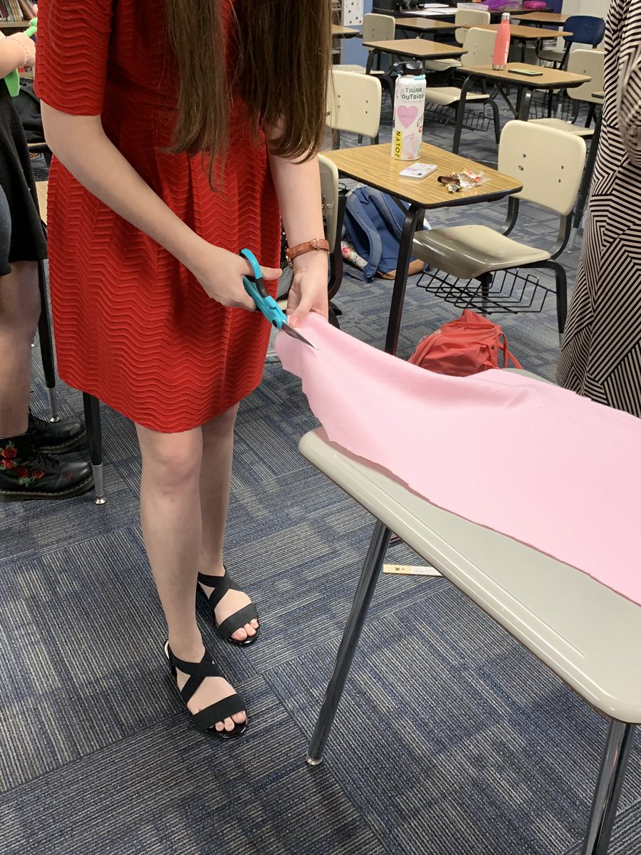 CehsInteract's tweet image. Today Interact Club, along with a few other helpful volunteers, made fleece braids for the Humane Society to give to their dogs! It was so much fun!