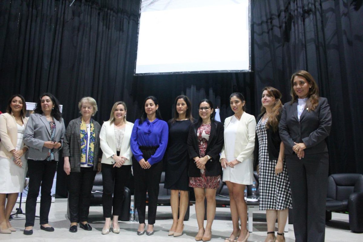 Compartiendo junto a grandes mujeres empresarias, contando acerca de #Biofemme y cómo nos estamos preparando pra ser una línea exportadora ❤️🤞🏼 <a href="/proecuador/">Pro-Ecuador.com</a> Gracias por la invitación