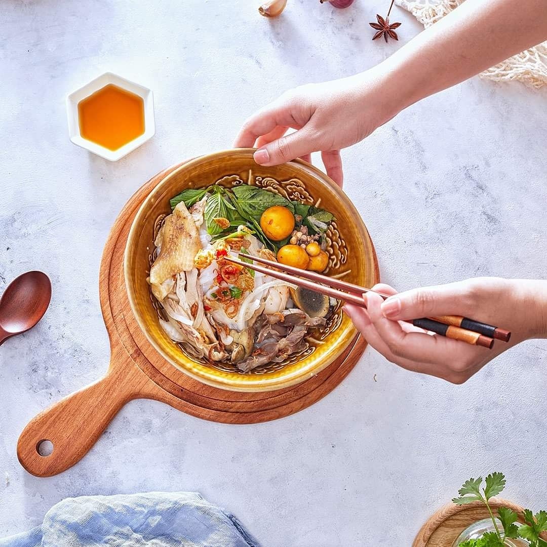 CheapiFlyFares's tweet image. Ho Chi Minh City (also still called Saigon) is famous for its pho - traditional #Vietnamese #noodle soup - and pork rolls 😋😋. 

Ho Chi Minh City flights are only from $838* with @VirginAustralia 👉 ifly.net.au

For #travel between 20 January - 31 August 2020.