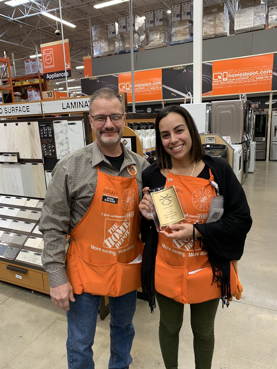 🗣Shouting out D31 Supervisor @Suhai_N as she is presented with a D57 DS Value Award! Thank you Suhai for all your continued leadership and leading by example when it comes to Living our Values! Congratulations!🏆 #Bethlehem4105